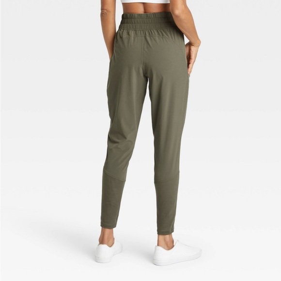 Women's Tapered Stretch Woven Mid-Rise
Pants All In Motion Green NWT S, M - Picture 2 of 15